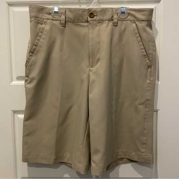 NWOT IZOD Beige Golf Shorts Size 30 - Picture 1 of 5